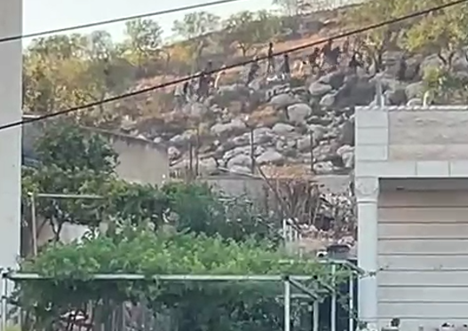 إصابة مستوطنين وعدد من الفلسطينيين في هجوم واسع على بلدة دير جرير 