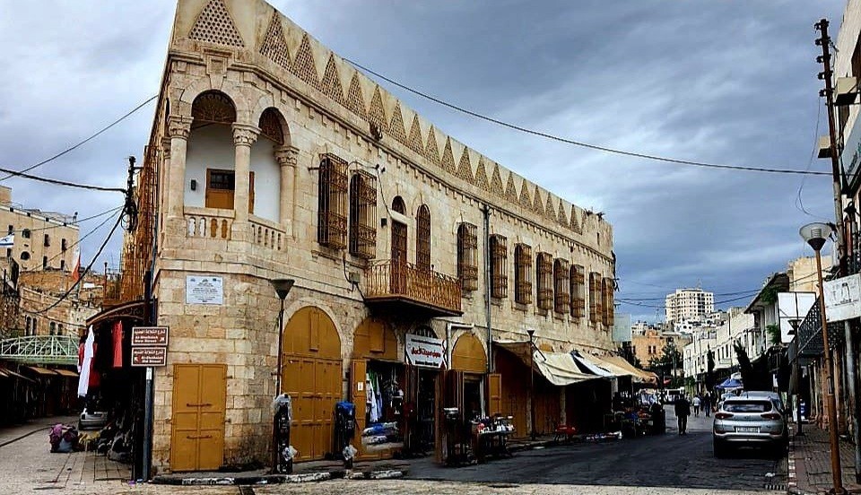 تحذيرات من محاولات تهويد ممنهجة لـ 142 موقعا أثريا في بالخليل 