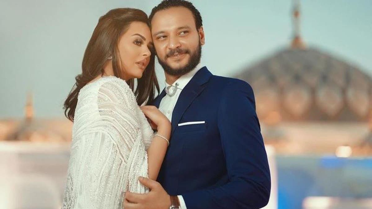 انفصال أحمد خالد صالح وهنادي مهنا رسمياً.. “الطلاق وقع منذ عام”