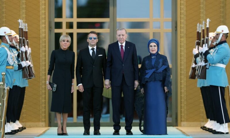 موقف محرج لماكرون مع زوجة أردوغان.. ليست المرة الأولى