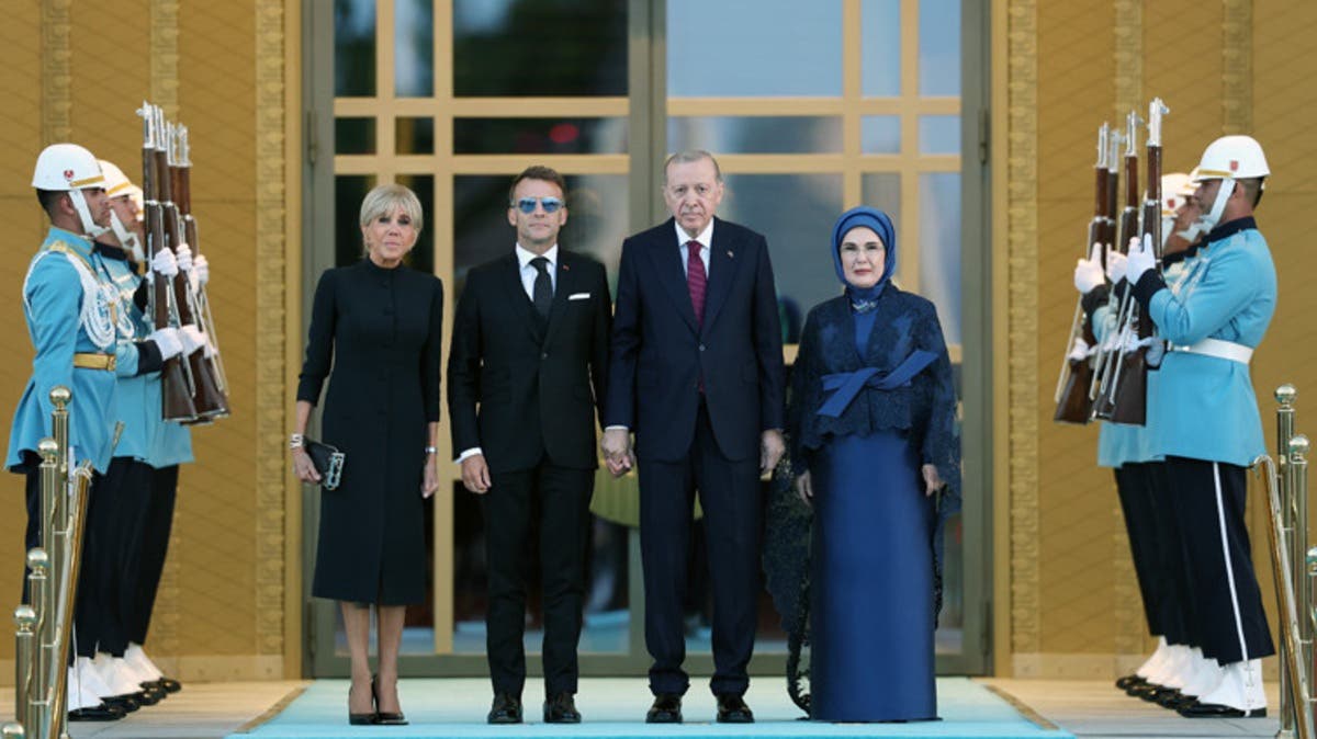 موقف محرج لماكرون مع زوجة أردوغان.. ليست المرة الأولى