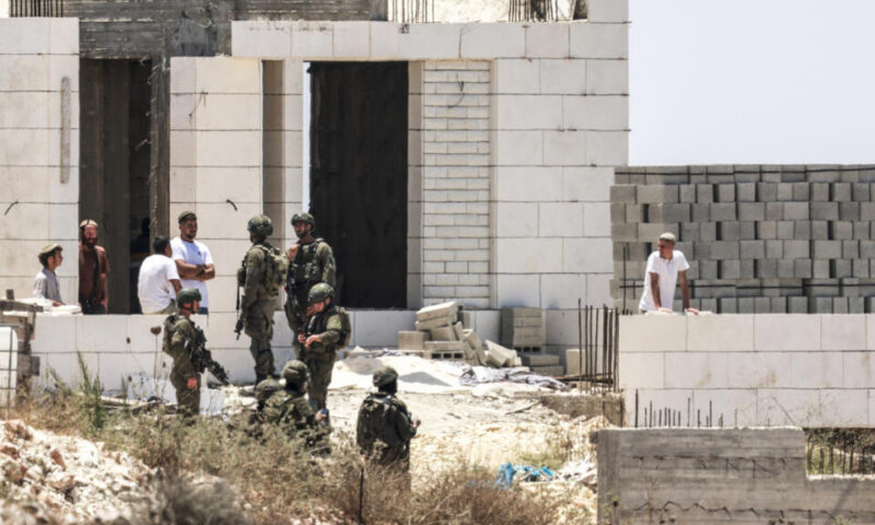 الضفة الغربية: مستوطنون يضرمون النار في مسجدين والجيش الإسرائيلي يحقق في الحادثة
