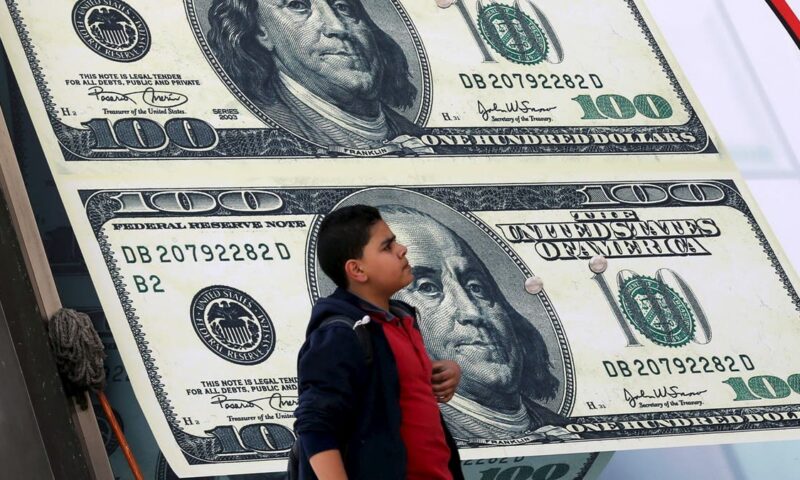 مكاسب جديدة للجنيه.. سعر الدولار في مصر يواصل التراجع