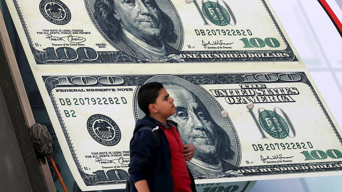 مكاسب جديدة للجنيه.. سعر الدولار في مصر يواصل التراجع