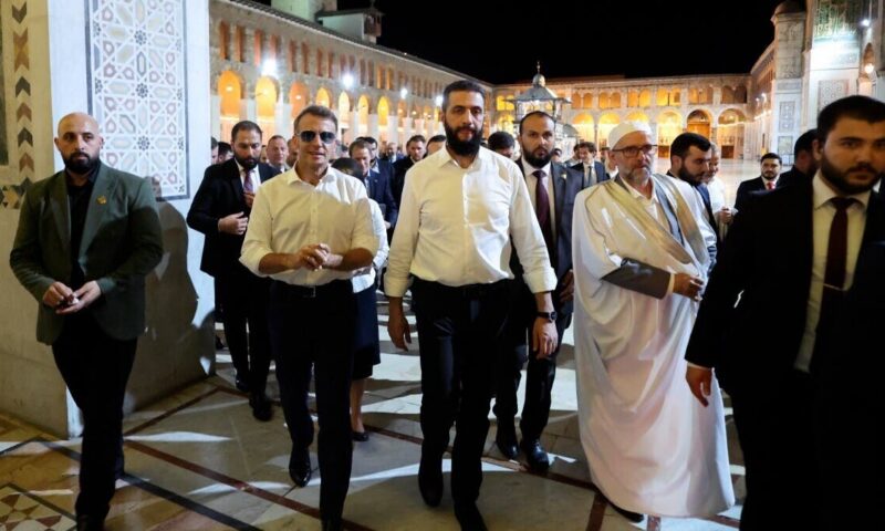 انفجارات قرب مقر إقامة ماكرون في دمشق قبيل محادثاته مع الشرع