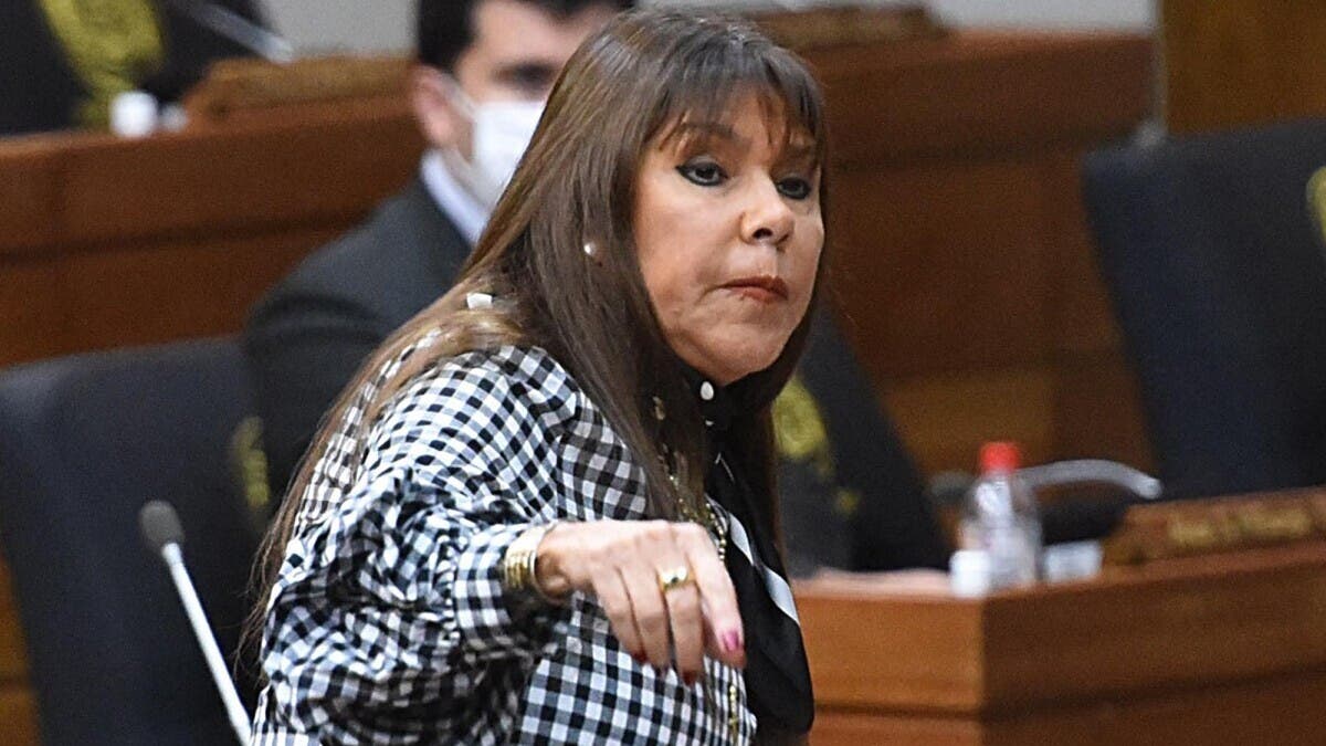 فيديو.. السياسية الباراغويانية تهاجم مبابي: انتبه.. ألقينا برونالدينيو في السجن