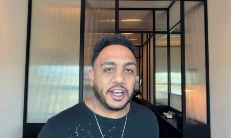 “زلة لسان” ورطته مع أحمد العوضي.. أوس أوس: “لم أتعمد الإساءة”