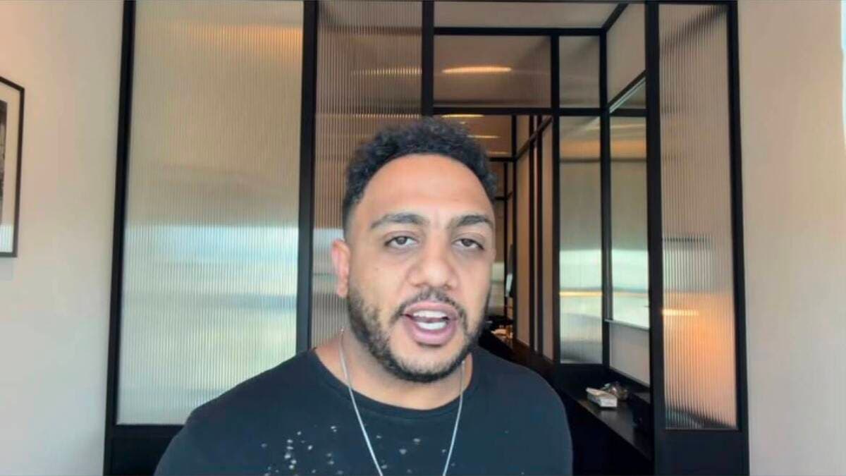 “زلة لسان” ورطته مع أحمد العوضي.. أوس أوس: “لم أتعمد الإساءة”