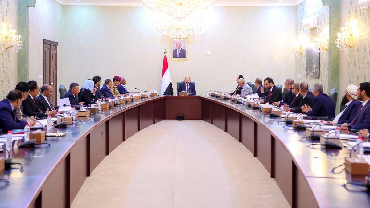 اليمن.. مجلس الوزراء يوجّه برفع الجاهزية بمختلف مؤسسات الدولة