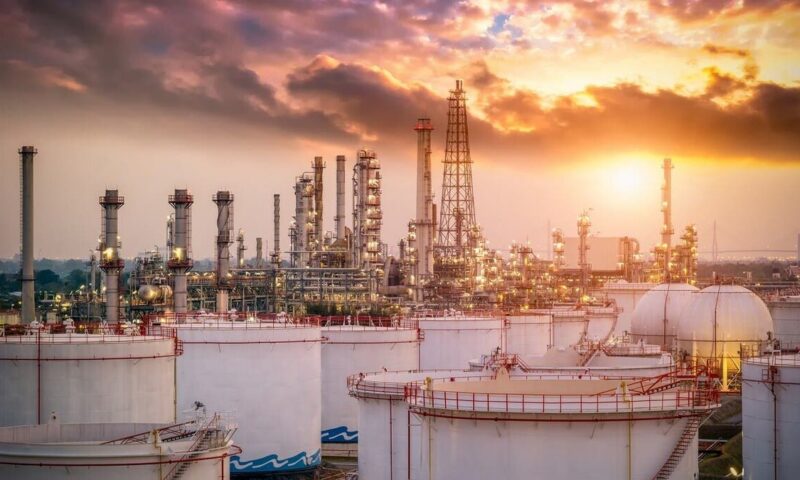 الصين تطلب من شركات النفط إبقاء الإنتاج مرتفعاً بسبب مخاوف نقص الوقود