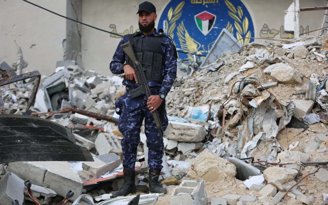 بعد حل اللجنة الحكومية.. نقابة الموظفين بغزة: جميع الموظفين موظفو دولة وحقوقهم لن يُسمح بالمساس بها