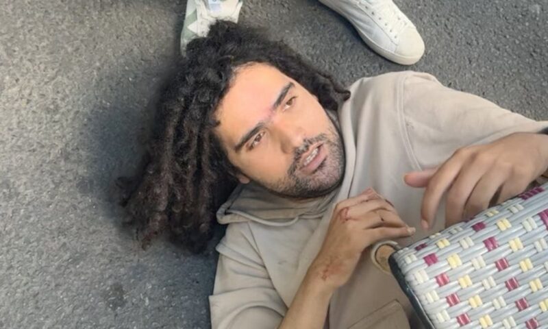 اعتقال رجل هاجم ثلاث نساء بسكين في باريس.. وفيديو يوثق