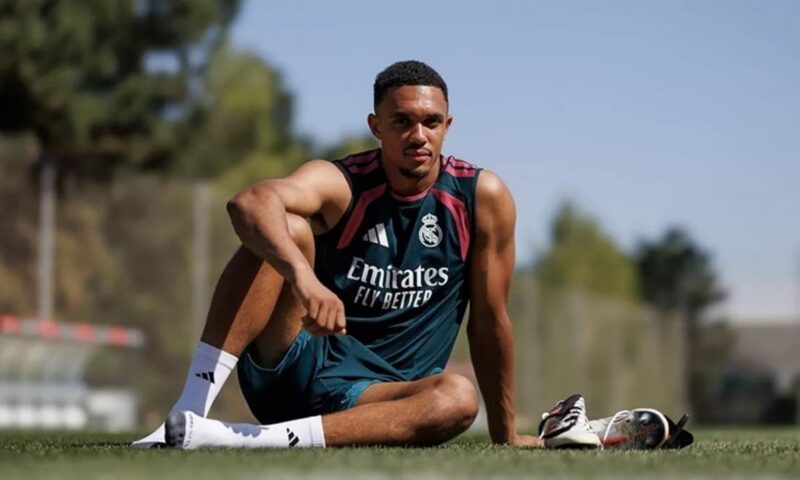 أرنولد: مورينيو سيساعد ريال مدريد للفوز بالبطولات