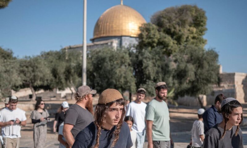الرئاسة الفلسطينية تدين اقتحام مستوطنين للأقصى وتصفه بالانتهاك الصارخ