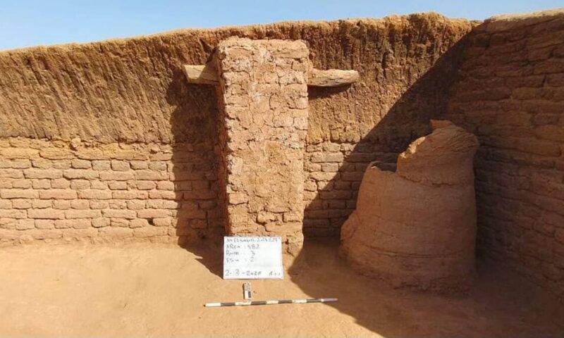 عمرها مئات السنين.. الكشف عن مدينة كاملة تحت الرمال في مصر