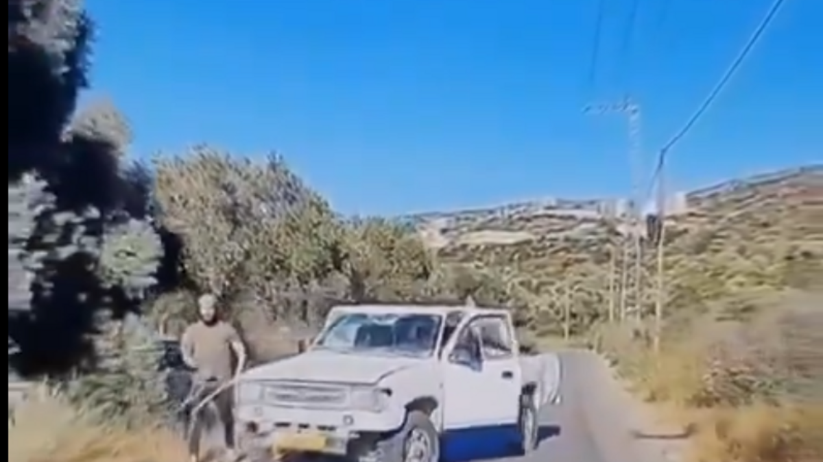 مقطع فيديو يوثق الواقعة.. الشرطة الإسرائيلية تعتقل مستوطنين سرقا أموال فلسطيني