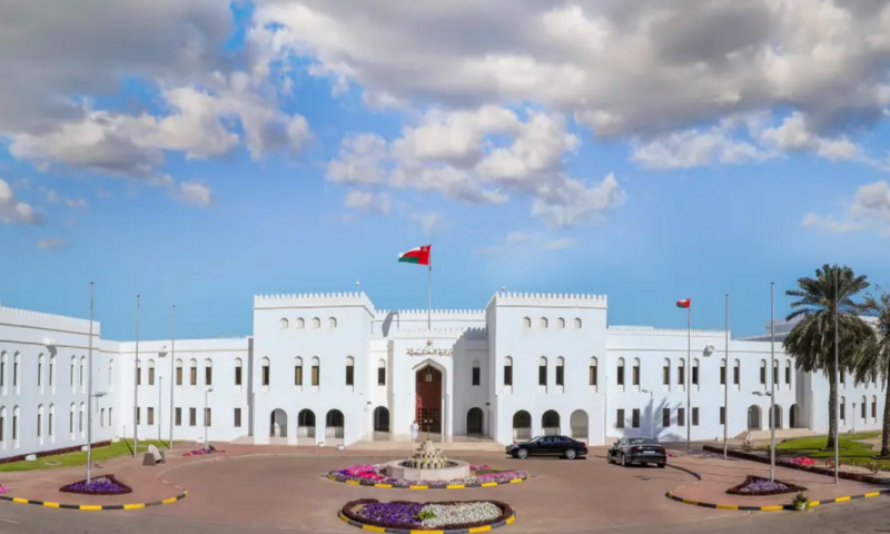 سلطنة عُمان تستدعي سفير إيران وتسلمه مذكرة احتجاج