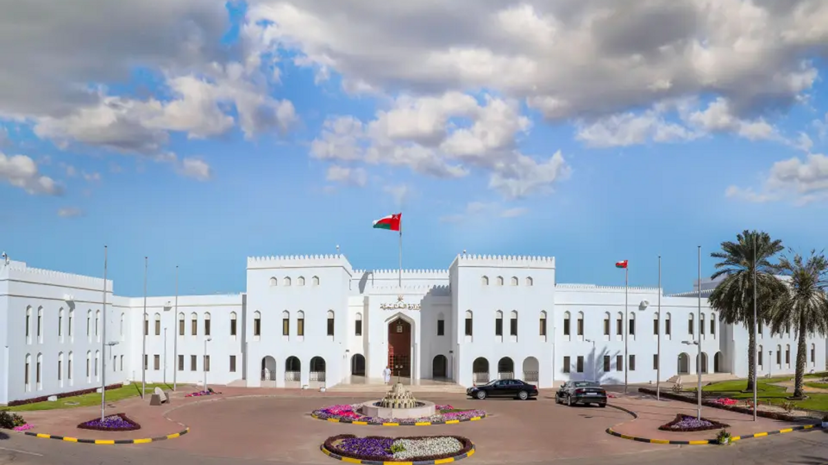 سلطنة عُمان تستدعي سفير إيران وتسلمه مذكرة احتجاج