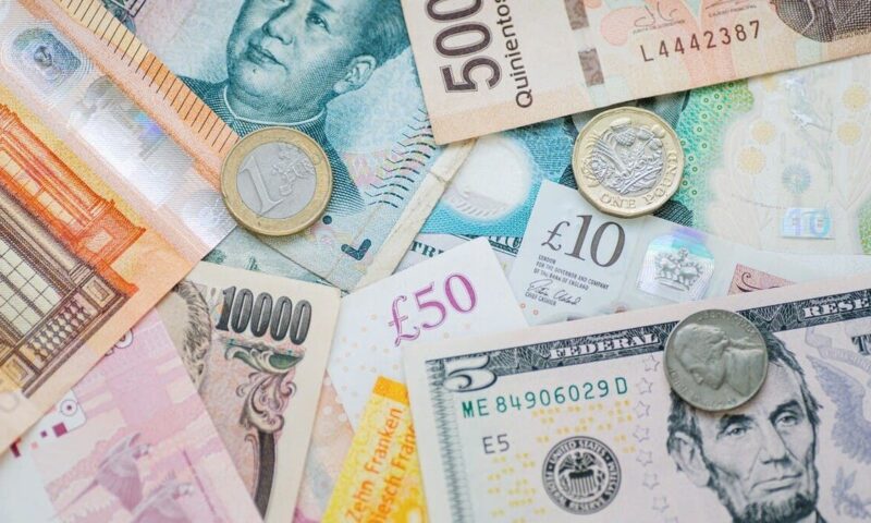 الدولار يرتفع بدعم من صعود عوائد السندات وتصاعد مخاطر التضخم
