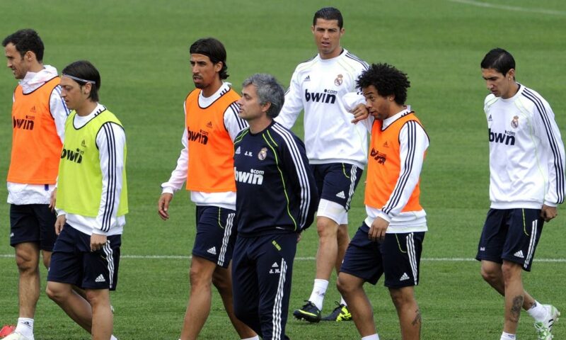 مورينيو يستعين بنجمه في ريال مدريد