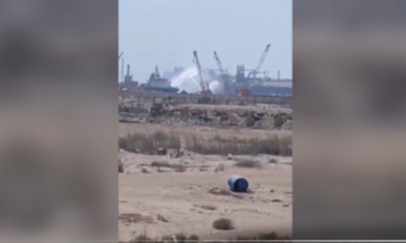 السلطات المصرية تكشف أن حريق ميناء دمياط ناتج عن هجوم بطائرة مسيرة