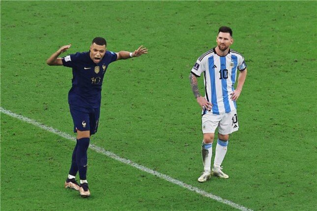 3 سيناريوهات تمنح ميسي الحذاء الذهبي.. هل يخطفها من مبابي في النهائي؟