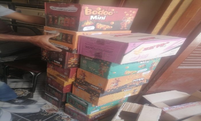 سموم في أكياس مألوفة.. تموين قنا يضبط 2703 عبوة أغذية فاسدة ومنتهية الصلاحية