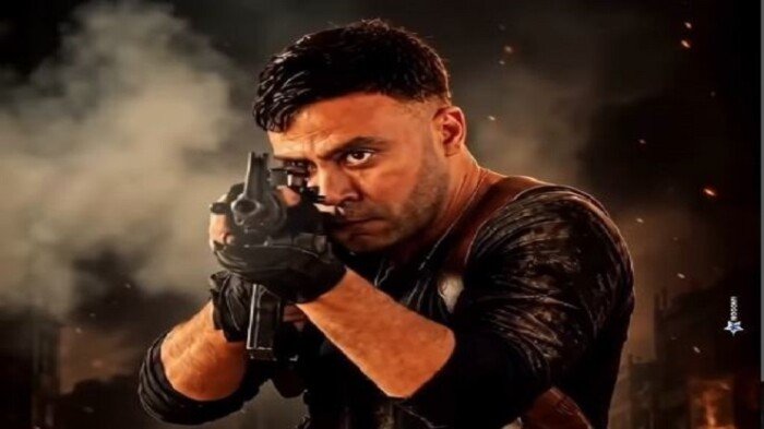 محمد إمام يعرب عن سعادته بإيرادات فيلم «صقر وكناريا»