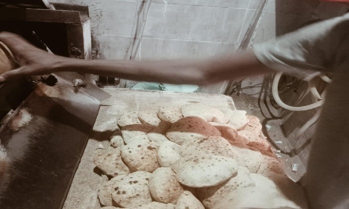 نقص في الأوزان وعدم النظافة.. ضبط مخالفات تموينية خلال حملة بمخابز قنا