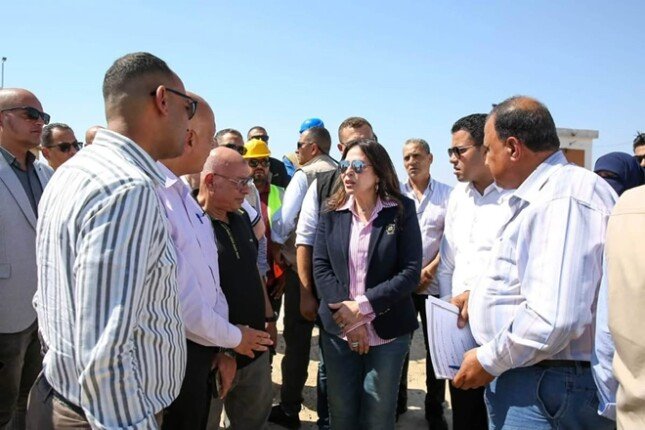 وزيرة الإسكان تتفقد محطة معالجة الصرف الصحي بمرسى مطروح