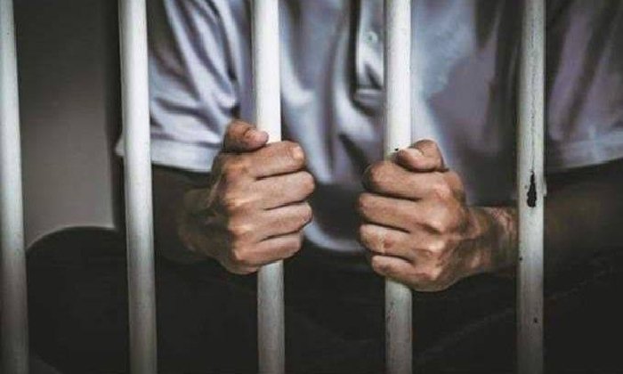 كيان تعليمي وهمي.. حبس المتهم بالنصب على المواطنين بالجيزة