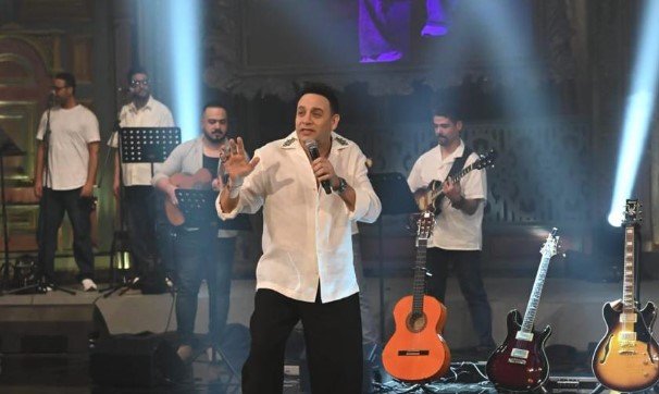 مصطفى قمر يكشف سر أغنية «قمر قمرين» وعلاقتها بعمرو دياب «فيديو»