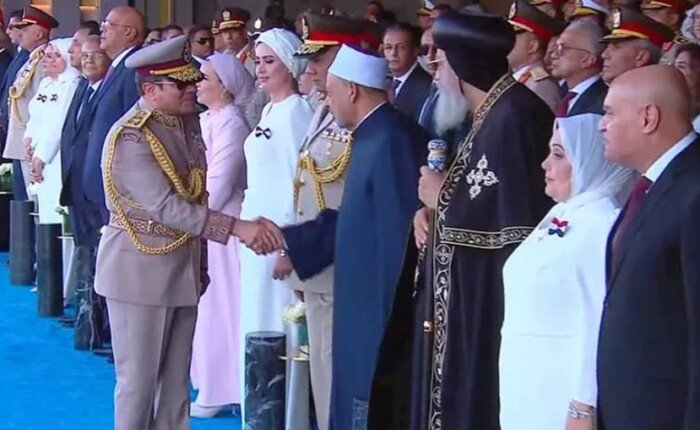 الرئيس السيسي يصافح «شيخ الأزهر والبابا تواضروس» خلال افتتاح «الأوكتاجون»