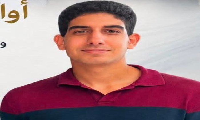 محافظ بورسعيد يُهنئ الطالب محمد نصر لحصوله على المركز العاشر جمهوريًا في الثانوية العامة