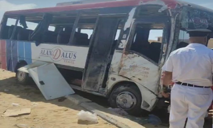 بالاسماء.. مصرع شخص وإصابة 15 آخرين بحادث إنقلاب اتوبيس بطريق العميد بالحمام