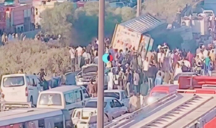 إصابة 10 أشخاص في انقلاب تريلا واشتعالها بطريق كوبري مرغم الصحراوي بالإسكندرية