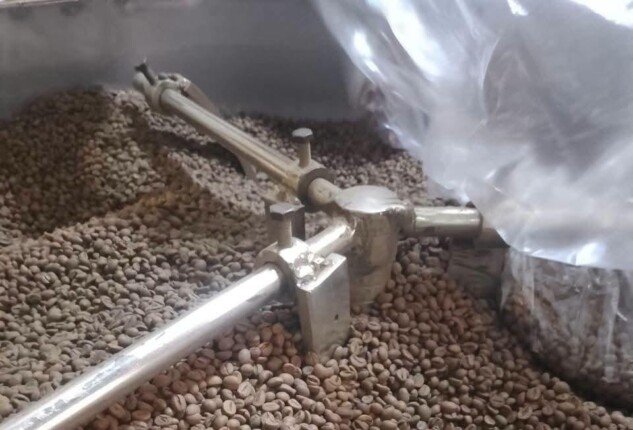 ضبط طن بن مغشوش داخل مخزن غير مرخص في القليوبية قبل طرحه بالأسواق