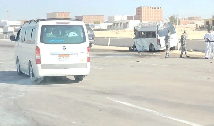 مصرع شخص وإصابة 20 آخرين في حادث تصادم ميكروباص وميني باص بطريق مطروح – الإسكندرية الساحلي