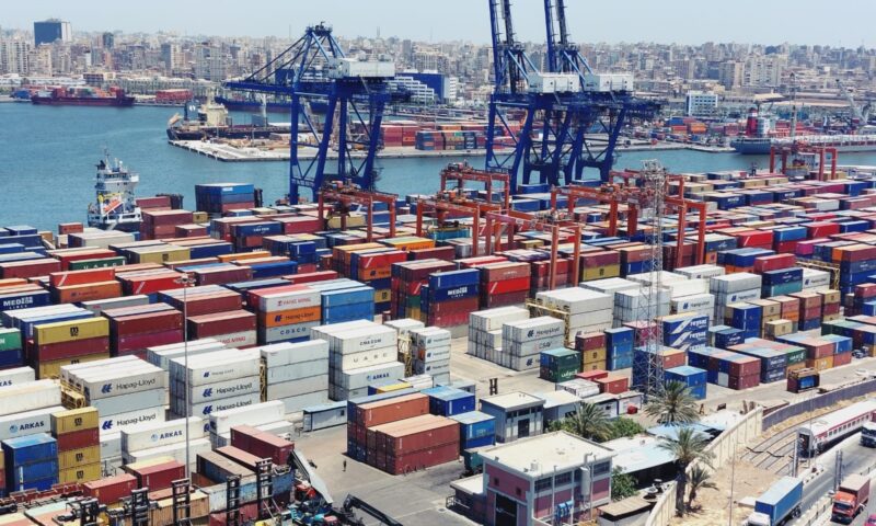 انتظام الملاحة بميناءَي الإسكندرية والدخيلة وتداول 167 ألف طن من البضائع خلال 24 ساعة