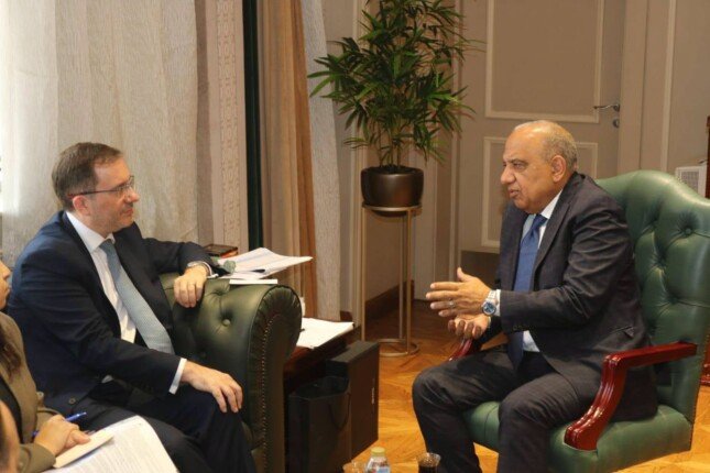 مصر وبريطانيا تبحثان تعزيز التعاون في الطاقة المتجددة لدعم التحول الطاقي