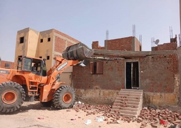3 قرارات إزالة لمخالفات بناء في الساحل الشمالي وبني سويف والقاهرة الجديدة