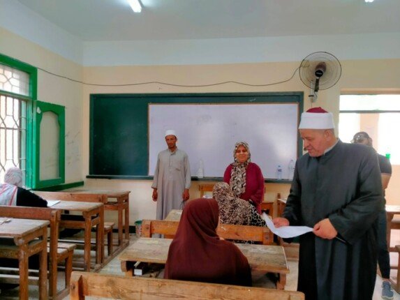 رئيس منطقة القليوبية الأزهرية يتفقد امتحانات الدور الثاني لصفوف النقل