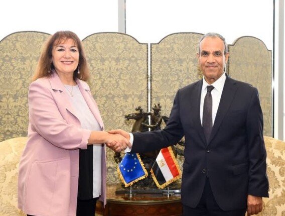 وزير الخارجية يبحث مع المفوضة الأوروبية للمتوسط تعزيز الشراكة المصرية الأوروبية