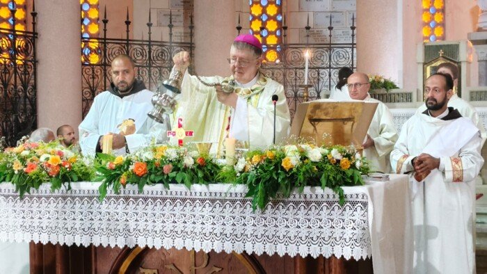بـ «الحمام والزغاريد».. بورسعيد تشهد احتفالية تاريخية بمئوية النيابة الرسولية اللاتينية