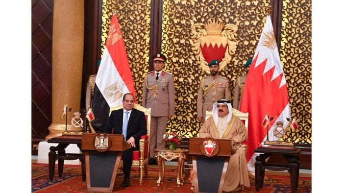 ملك البحرين يؤكد ضرورة استمرار التنسيق مع مصر للحفاظ على السلم والاستقرار بالمنطقة