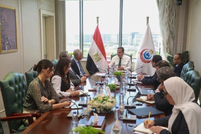 وزير الصحة يبحث مع «تكنويڤ» و«ميدبوت» تفعيل تقنية الروبوت الجراحي