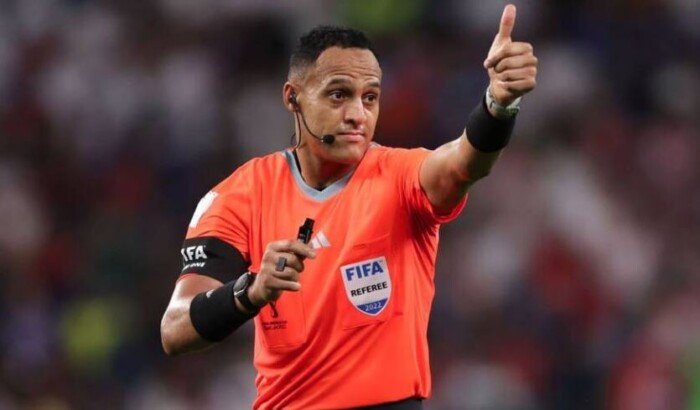 فيفا يعلن طاقم تحكيم مباراة البرازيل والنرويج في ثمن نهائي كأس العالم 2026
