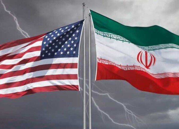 إيران وأمريكا تتبادلان الإعلان عن الضربات.. قصف مواقع عسكرية جنوب طهران