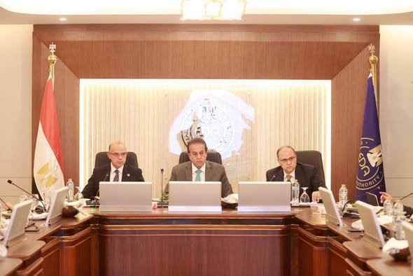 وزير الصحة يستعرض مؤشرات سوق الدواء المصري وخطط زيادة الإنتاج