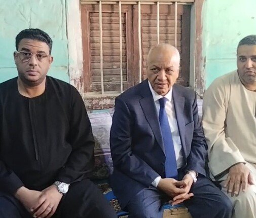 مصطفى بكري يقدم واجب العزاء في ضحايا مشاجرة نجع عزوز بقنا